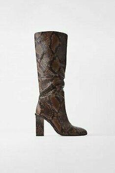 Botas altas print serpiente Zara de segunda mano - GoTrendier