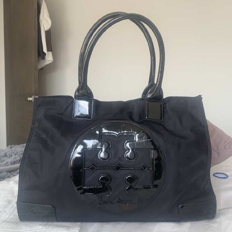 Bolsa Tory grande nylon negra de Tory Burch de segunda mano - GoTrendier