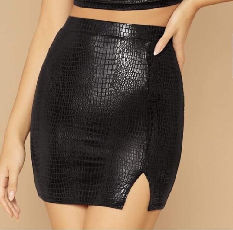 Falda sexy tipo piel de Shein de segunda mano - GoTrendier