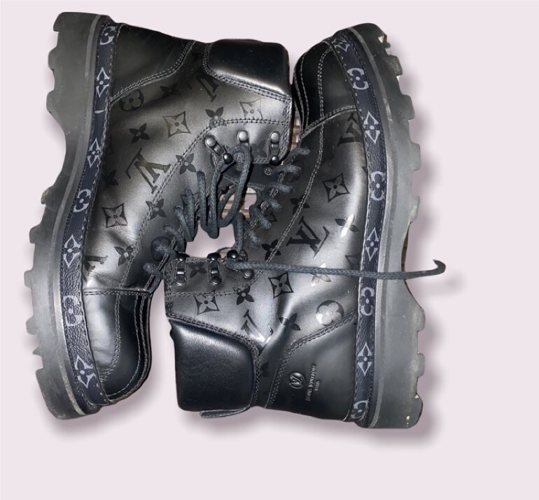 Botas negra monograma 8 1/2 de Louis Vuitton de segunda mano - GoTrendier
