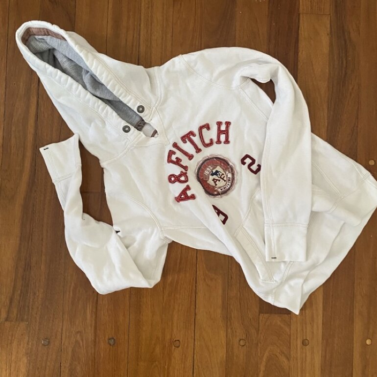 Sudadera gruesa blanca Abercrombie de Abercrombie \u0026amp; Fitch de segunda  mano - GoTrendier