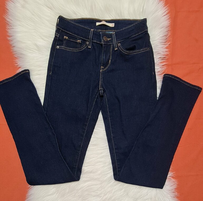 Pantalon Levi's azul oscuro de segunda mano - GoTrendier
