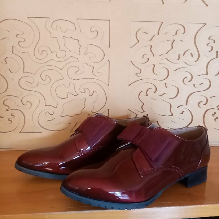 Lindos Zapatos de charol vino de Salamandra de segunda mano - GoTrendier