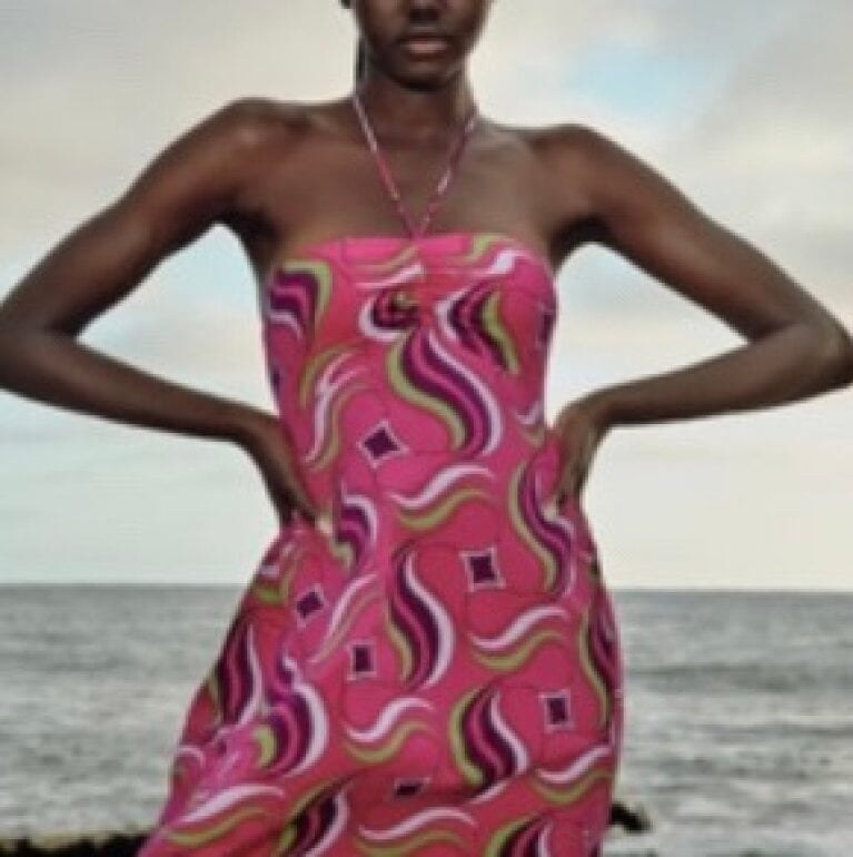 Hermoso vestido de algodon de Zara de segunda mano - GoTrendier