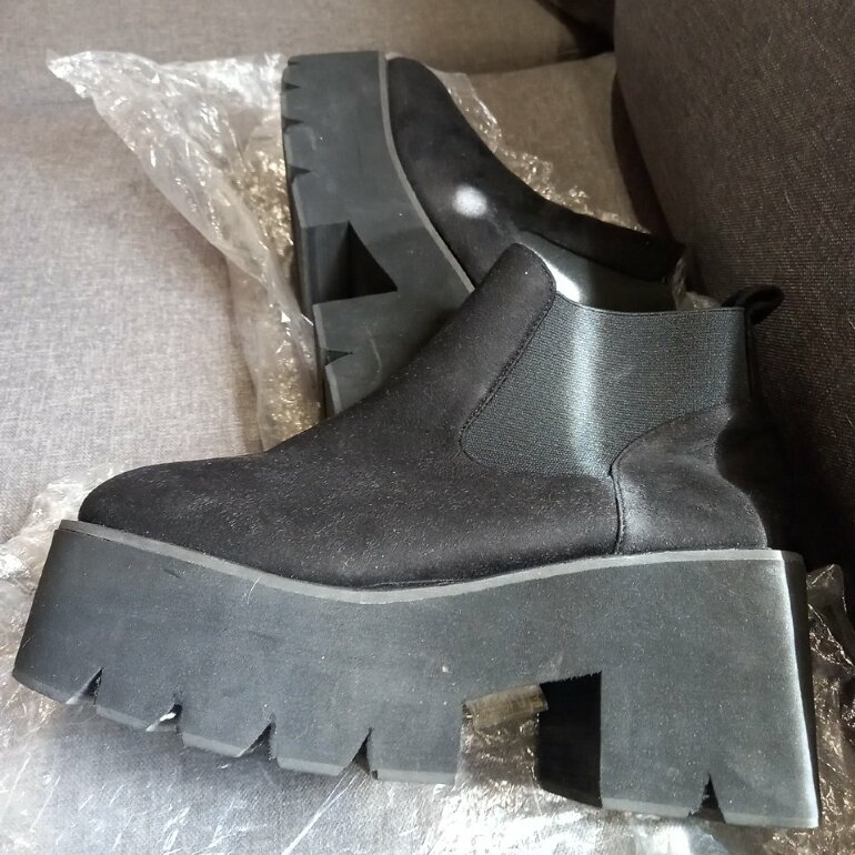 Botines tipo Bratz 🖤🖤🖤🖤 de Otras marcas de segunda mano - GoTrendier