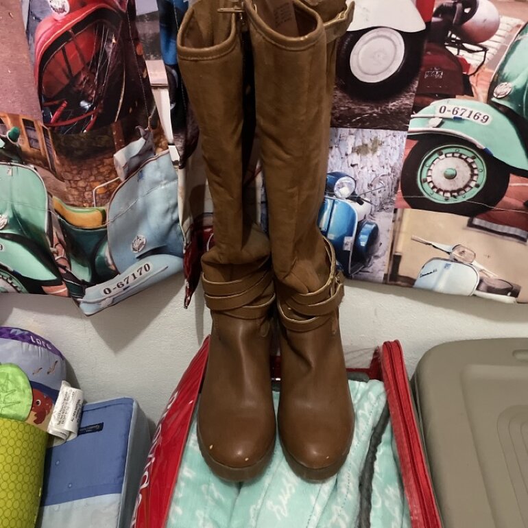 Botas gamuza cafés de Sahara de segunda mano - GoTrendier