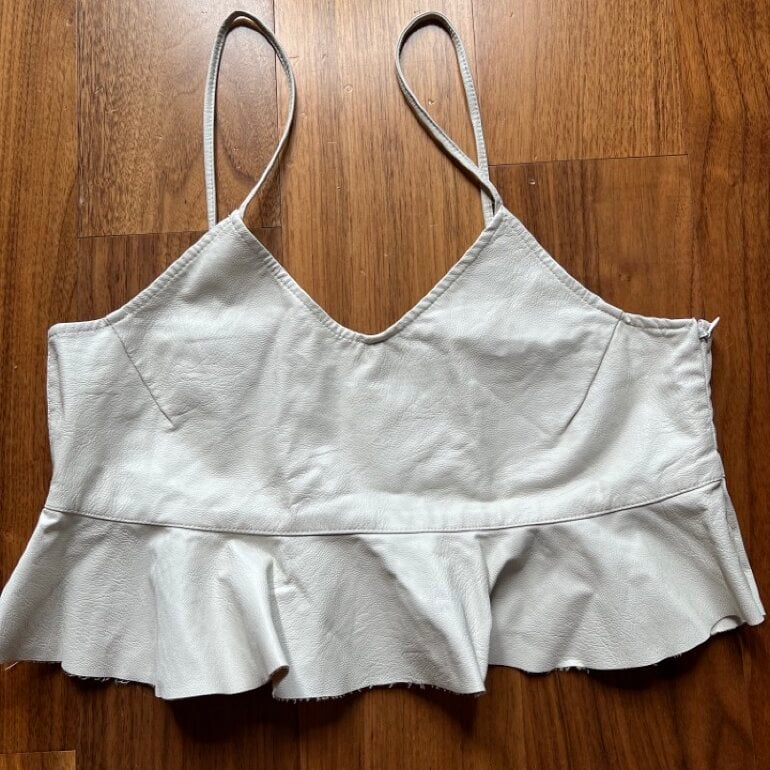 Blusa de tirantes blanca de Zara de segunda mano - GoTrendier