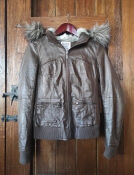 Chamarras de piel Pull \u0026 Bear café de mujer - GoTrendier