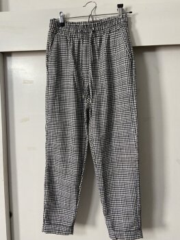 Pantalones de cuadros Bershka de segunda mano - GoTrendier