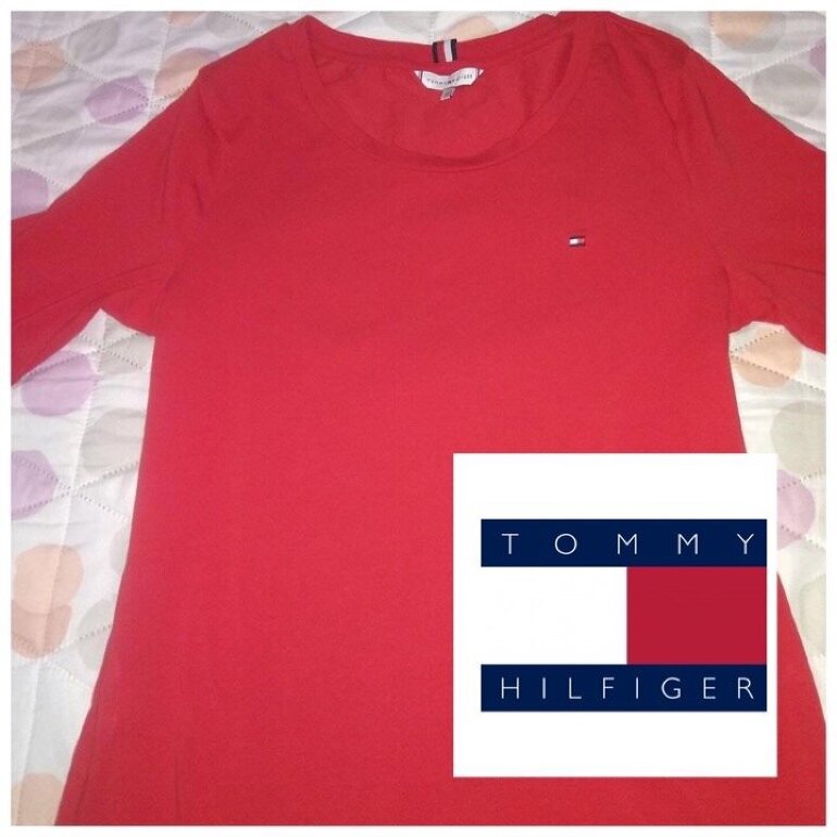 Blusa playera Roja Tommy Hilfilger de Tommy Hilfiger de segunda mano -  GoTrendier