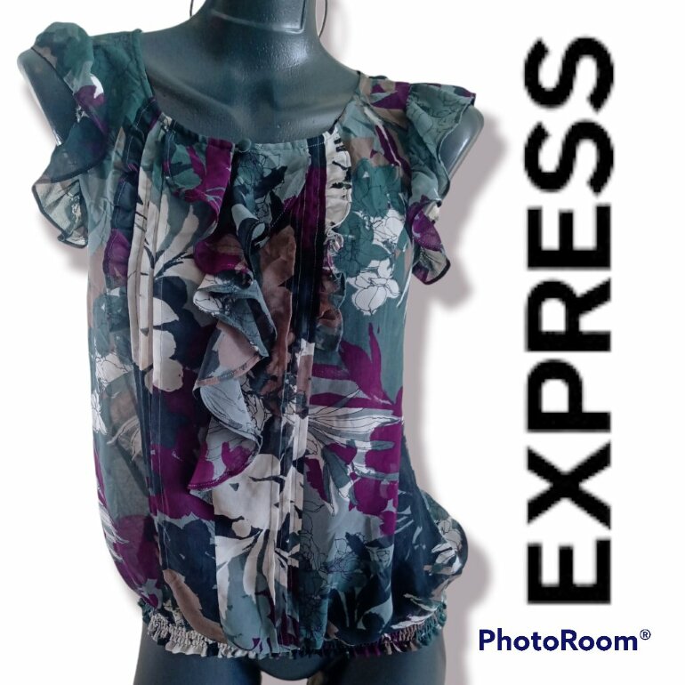 blusas con olanes enfrente