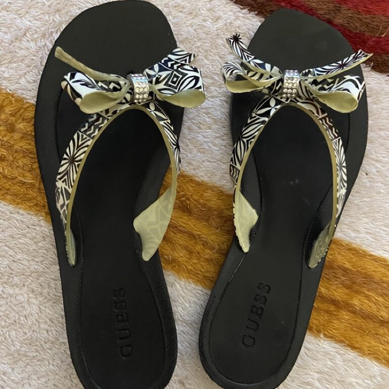 SANDALIAS PATA DE GALLO GUESS de segunda mano - GoTrendier