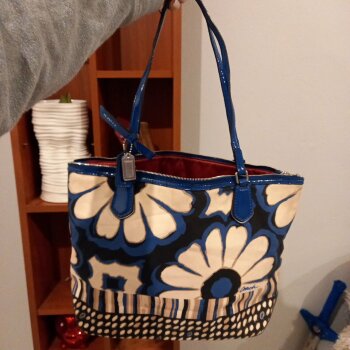 Hermosa bolsa Coach de flores de segunda mano - GoTrendier