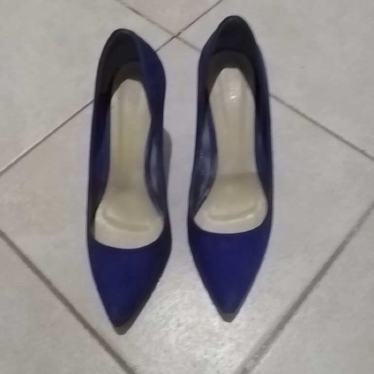 Zapatillas azul rey Andrea de segunda mano - GoTrendier