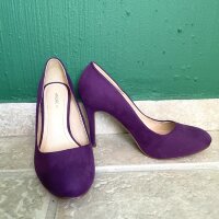 Zapatillas color uva Andrea de segunda mano - GoTrendier
