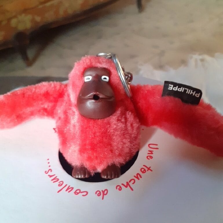 Chango mediano color coral es llavero de Kipling de segunda mano