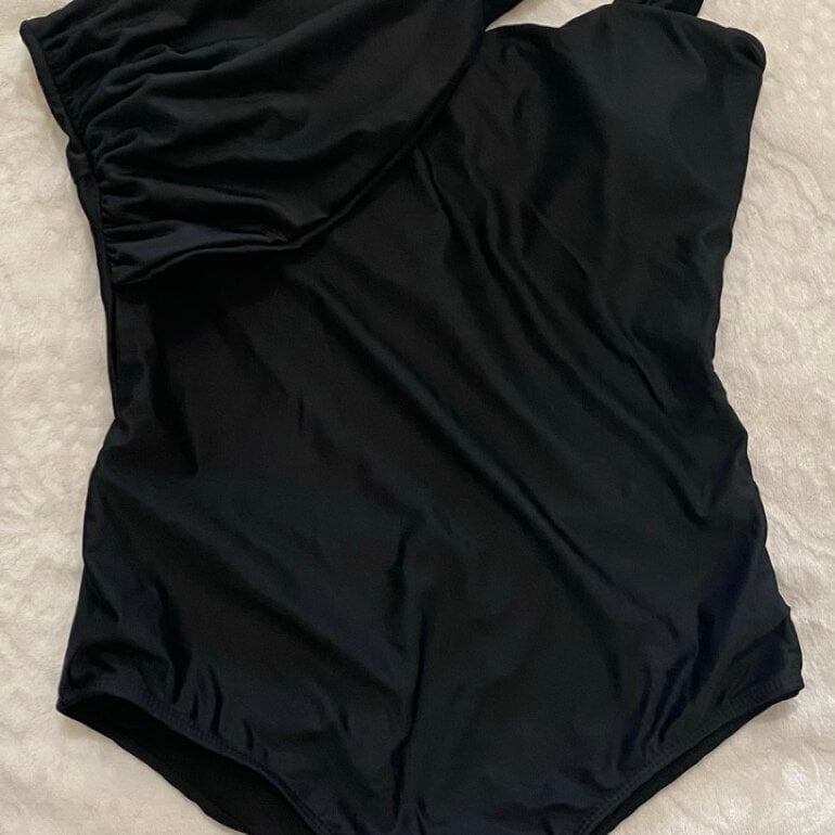 Traje de baño negro completo de Shein de segunda mano - GoTrendier