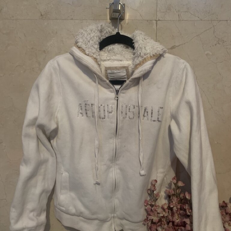 Aeropostale suéter blanco de Aéropostale de segunda mano - GoTrendier