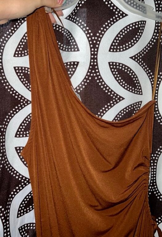 Vestido mini café BERSHKA de segunda mano GoTrendier