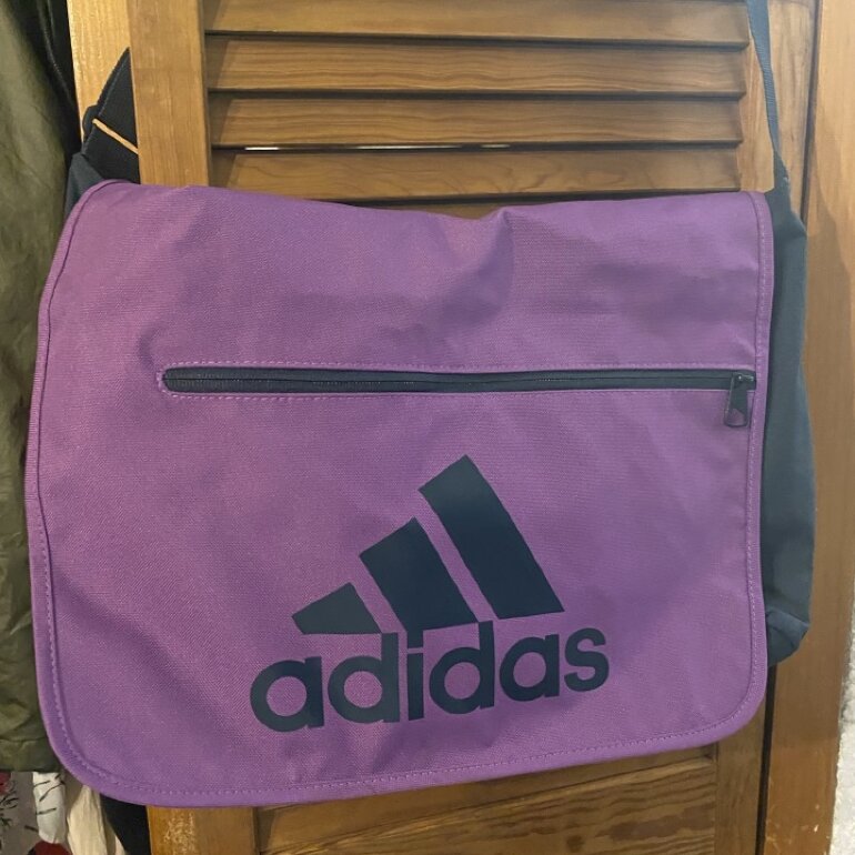 Maleta para Lap Top Adidas Morada de segunda mano - GoTrendier