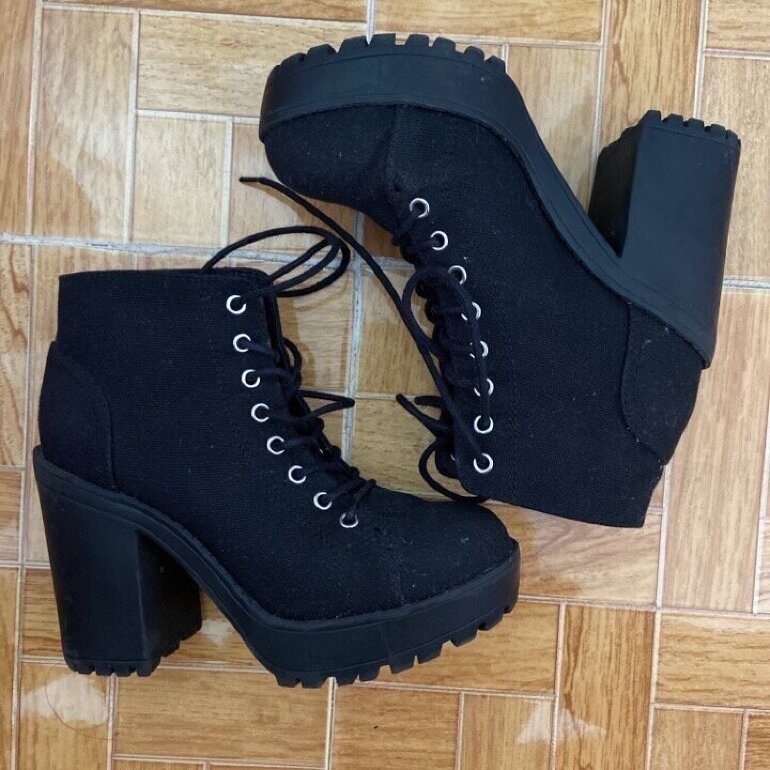 Botas de agujeta de Divided (H\u0026amp;M) de segunda mano - GoTrendier
