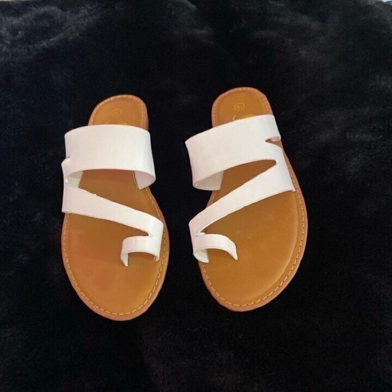 Sandalias blancas planas de Shein de segunda mano - GoTrendier