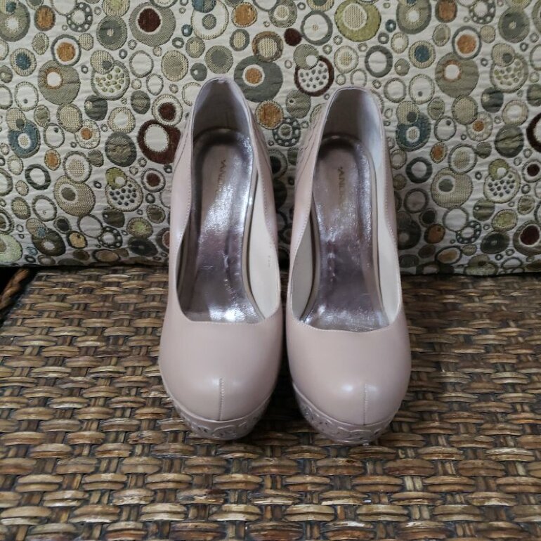 Zapatillas de piel en color nude Andrea de segunda mano - GoTrendier