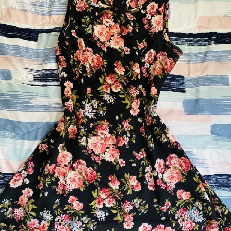 Vestido entallado floreado de Shasa de segunda mano - GoTrendier