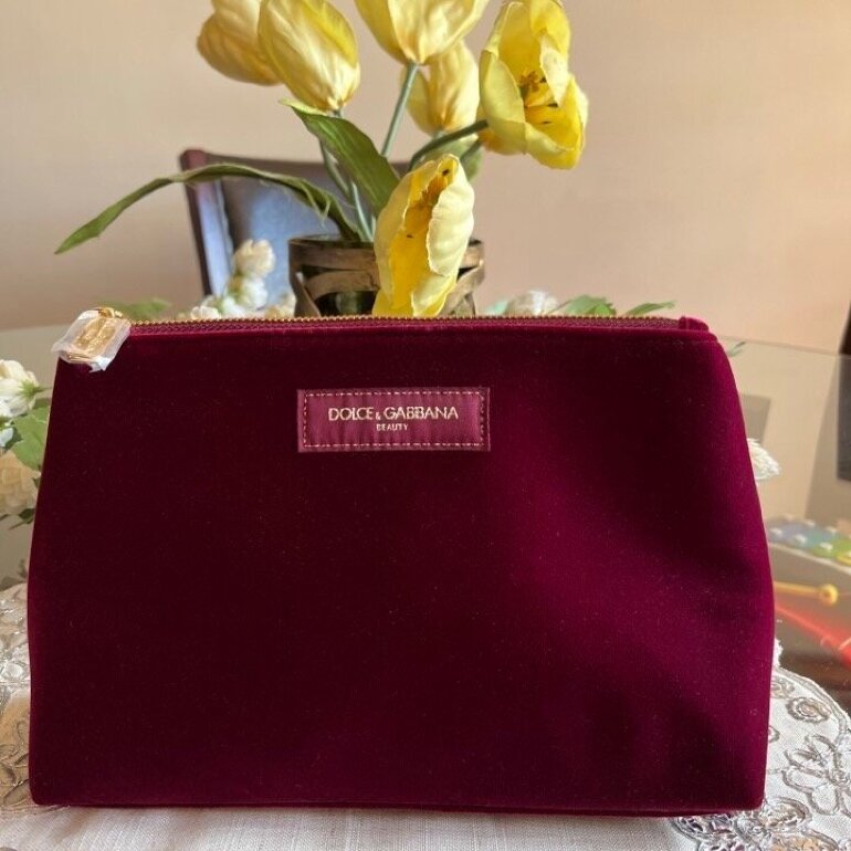 Cosmetiquera vino de terciopelo de Dolce \u0026amp; Gabbana de segunda mano -  GoTrendier