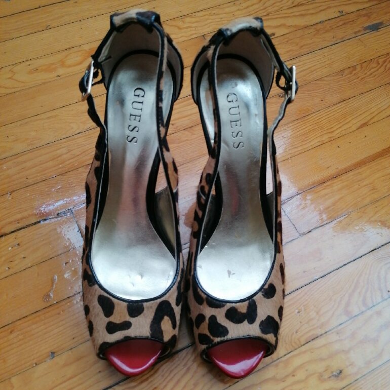 Zapatos altos de leopardo Guess de segunda mano - GoTrendier