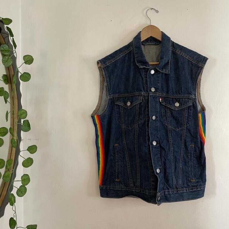 Chaleco Levi's Pride de Levi's de segunda mano - GoTrendier