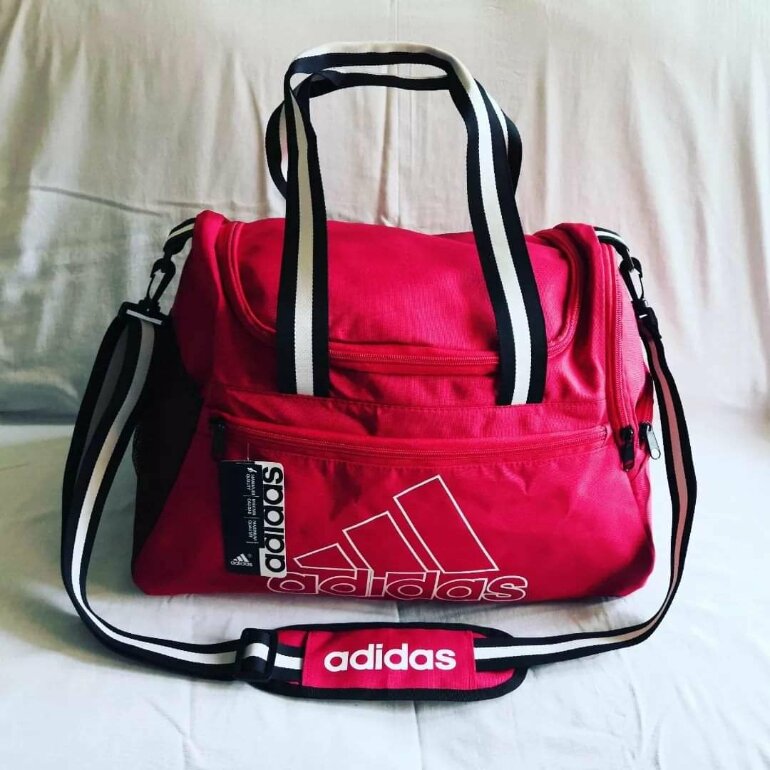 Maleta adidas roja con blanco de segunda mano - GoTrendier