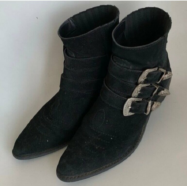 Botines cowboy hebillas de Bershka de segunda mano - GoTrendier
