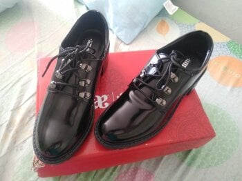 Zapatos de charol Andrea de segunda mano - GoTrendier