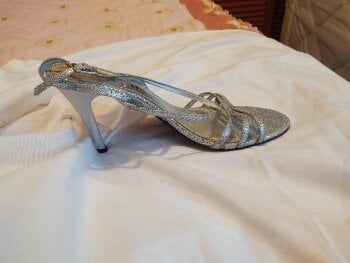 Zapatillas Andrea plateadas de segunda mano - GoTrendier