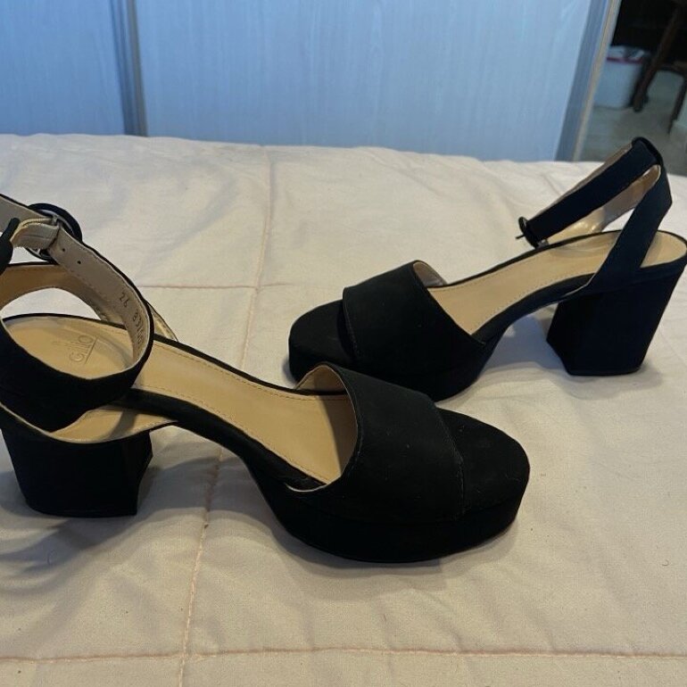 Tacones con plataforma de Gillio de segunda mano - GoTrendier
