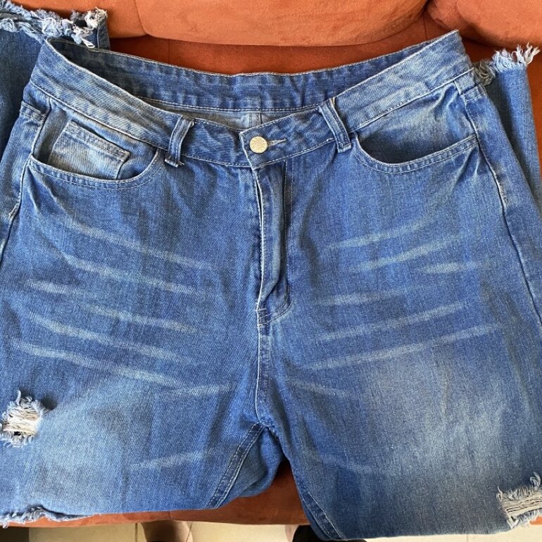 Pantalones rotos shein 🖤 de segunda mano - GoTrendier