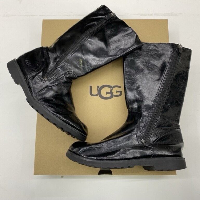 Botas UGG de Charol Negro de UGG Australia de segunda mano - GoTrendier