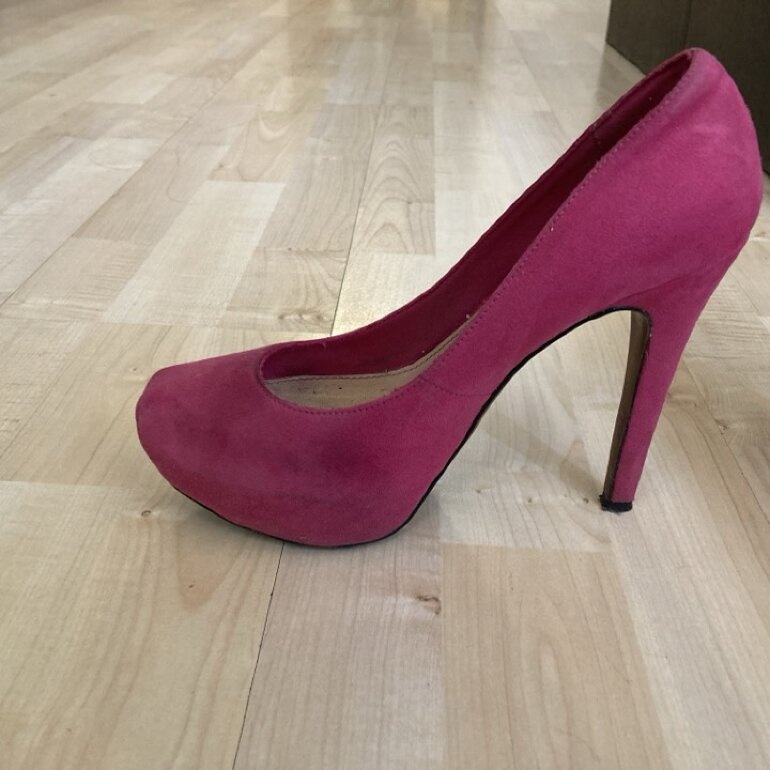 Zapatillas Rosas Fiusha!!! de Bershka de segunda mano - GoTrendier