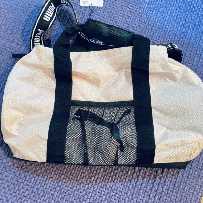 Maleta pequeña para gym Puma de segunda mano - GoTrendier