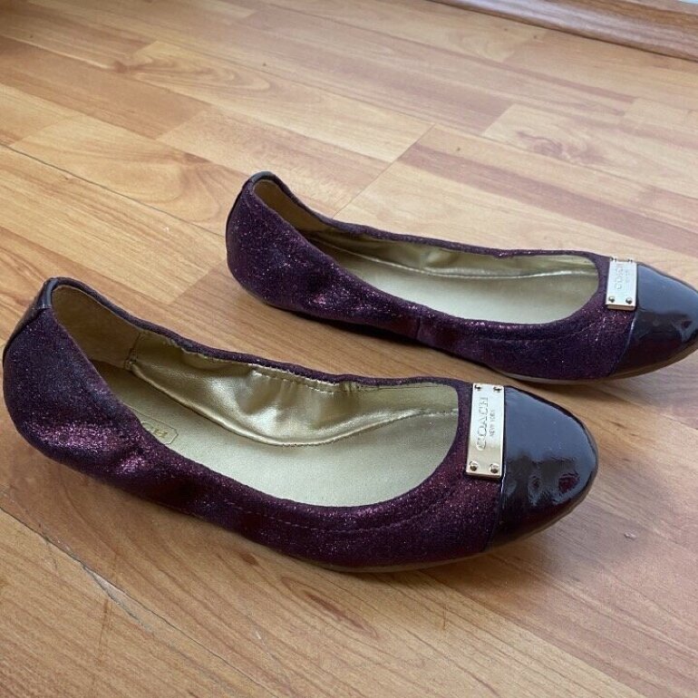 Zapatos de piso de Coach de segunda mano - GoTrendier