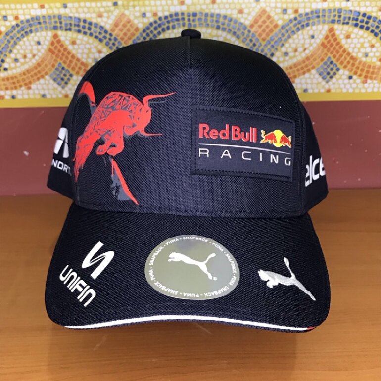 Gorra Checo Pérez 11 Red Bull Racing de Puma de segunda mano - GoTrendier