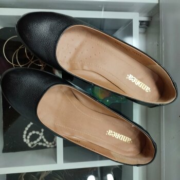 Zapatos piso negro de Andrea de segunda mano - GoTrendier