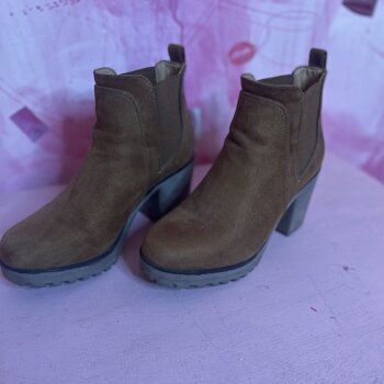 Botines de gamuza de La Milagresa de segunda mano - GoTrendier