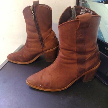 Lindos botines cafes de Capa de Ozono de segunda mano - GoTrendier