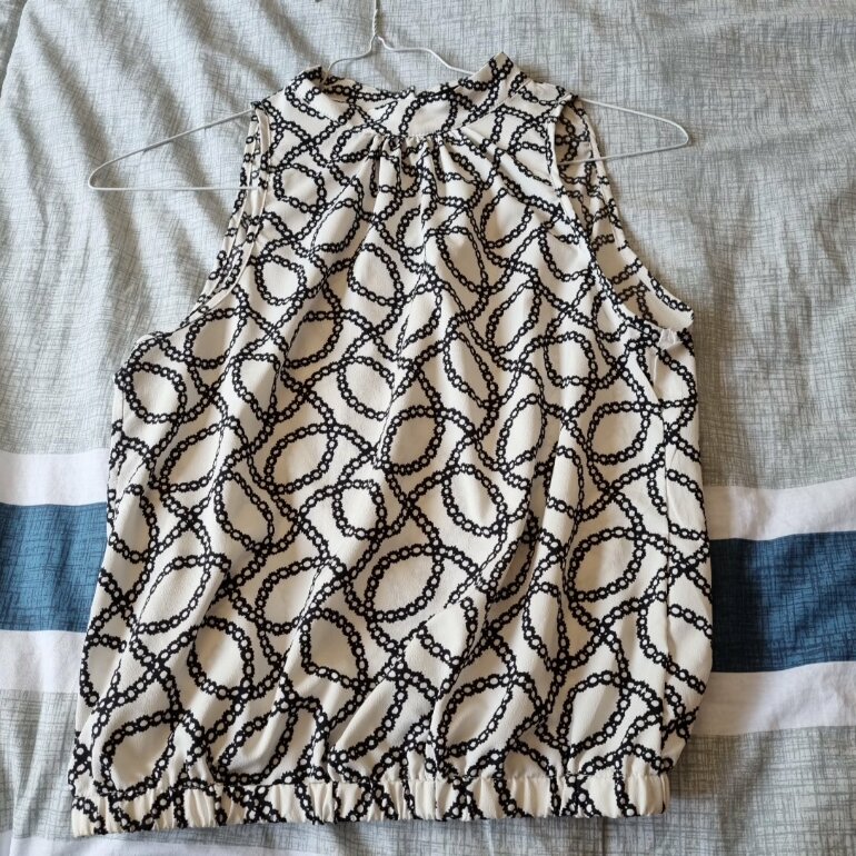 Blusa estilo cadenas de Shein de segunda mano - GoTrendier