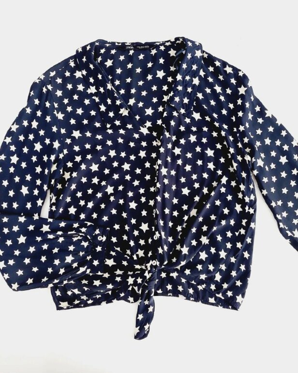 Blusa de estrellas ZARA de segunda mano - GoTrendier