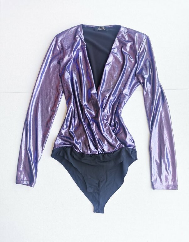 Body metalizado escotado de Bershka de segunda mano GoTrendier