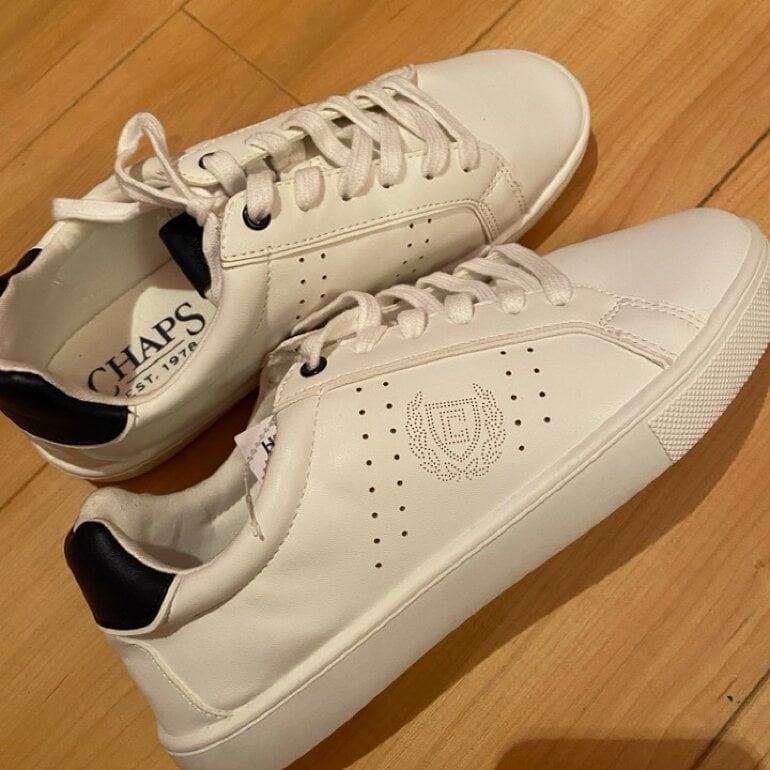 Tenis blancos básicos de Chaps de segunda mano - GoTrendier
