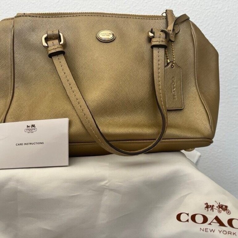 Bolsa Dorada COACH Original de segunda mano - GoTrendier